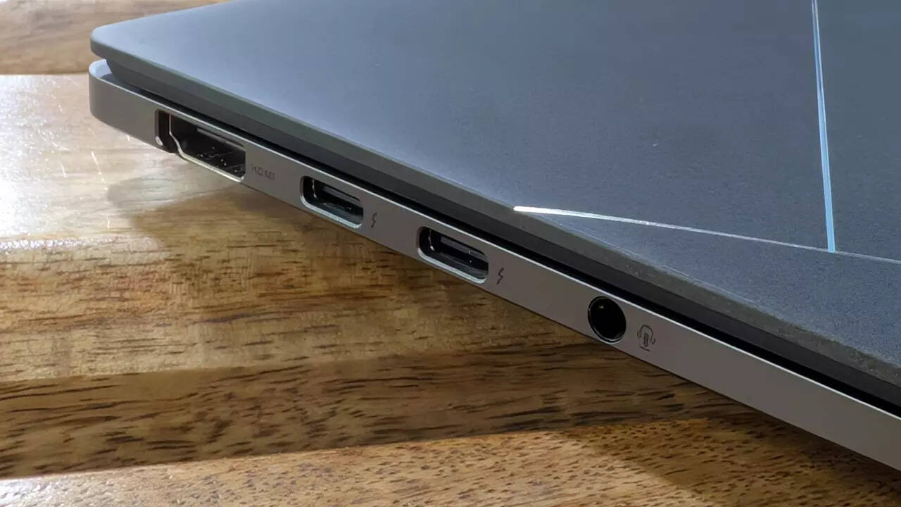 Asus Zenbook S14 OLED ports