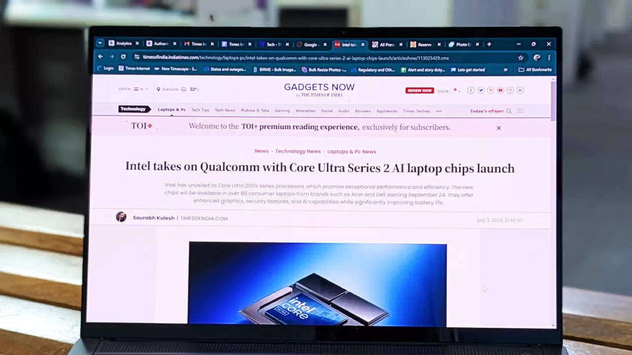 Asus Zenbook S14 OLED display