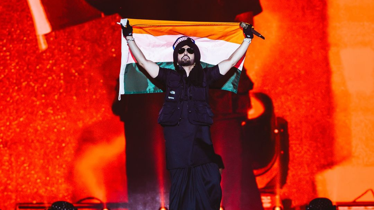 Diljit waving the tri-colour