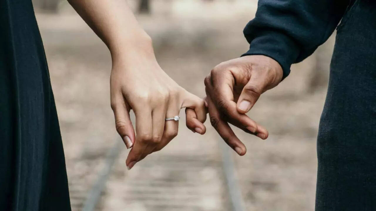holdinghands