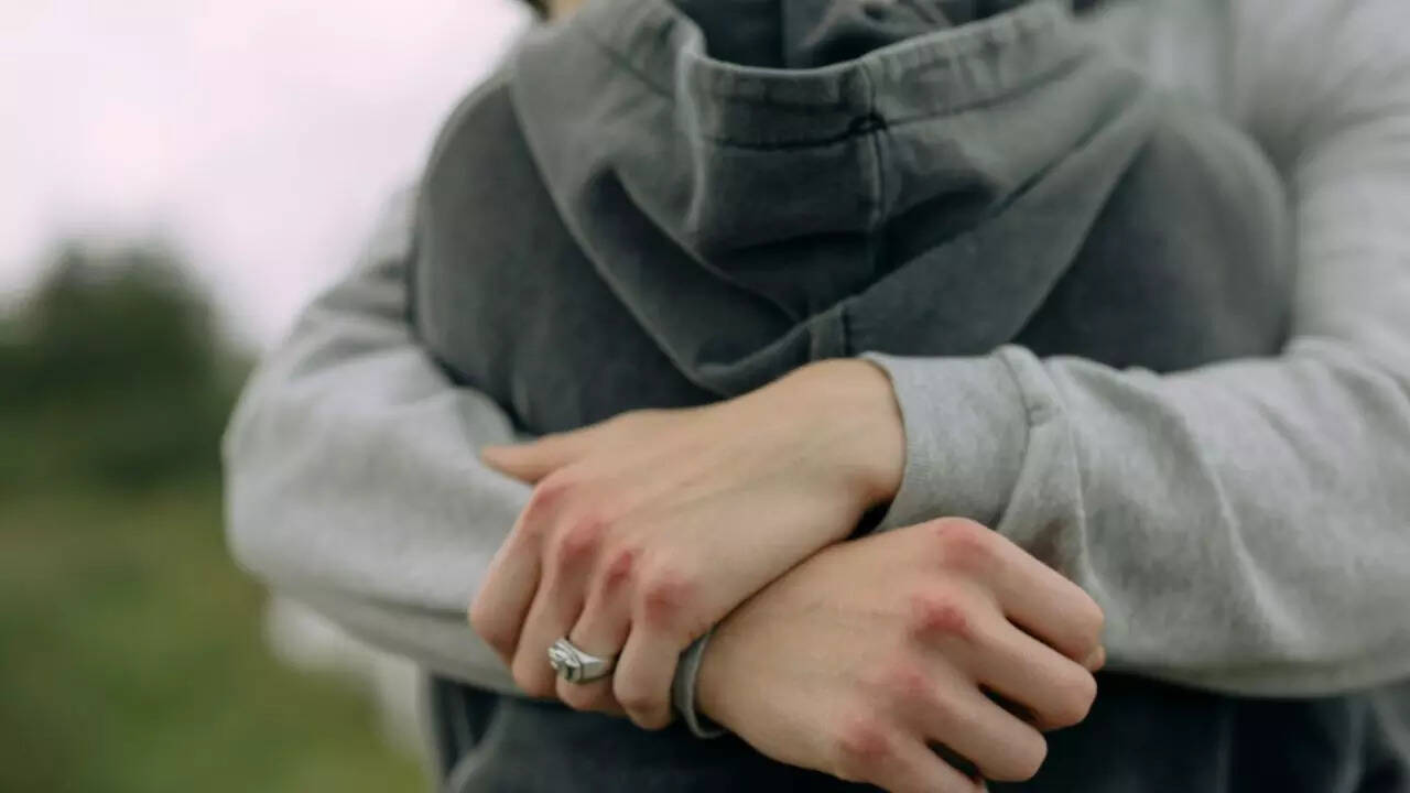 couplehugging