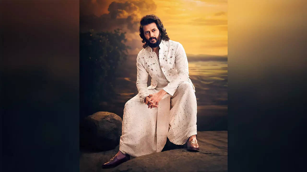 Riteish Deshmukh’s look is all about understated elegance