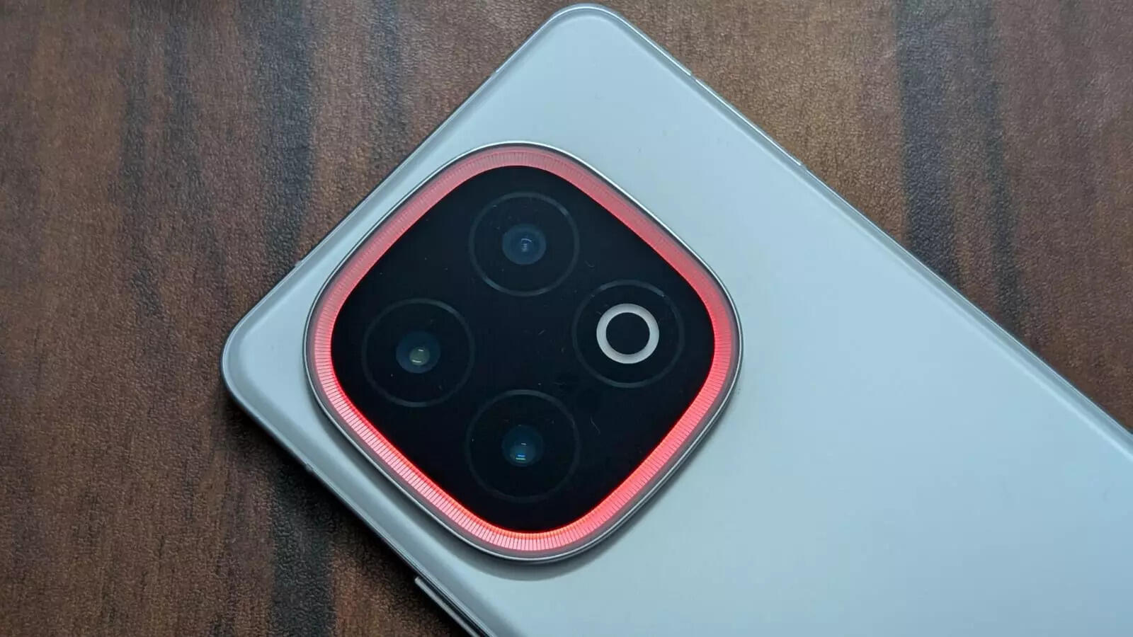 Monster Halo RGB lights adds spice to the phone