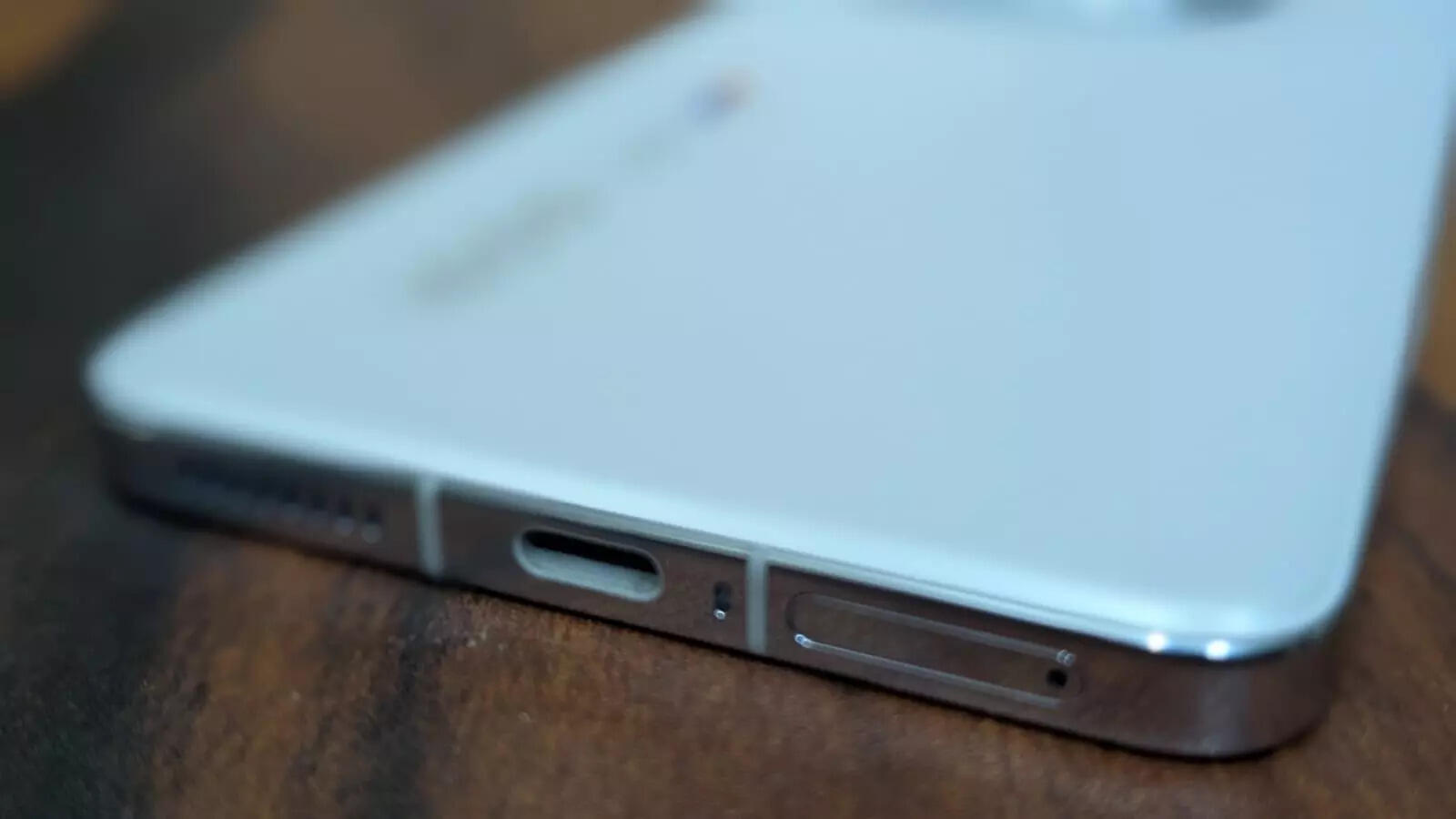 Edges are smooth and feels comfortable in-hand