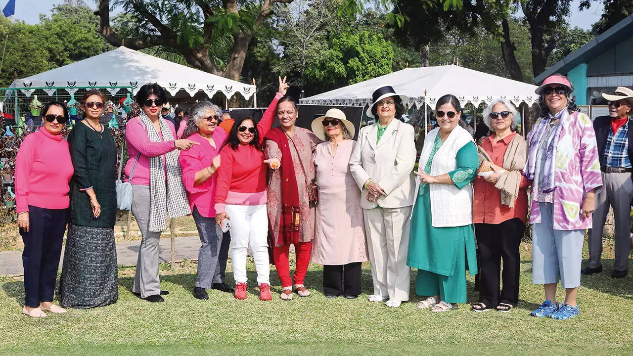 Ladies golfers pose for the shutterbug