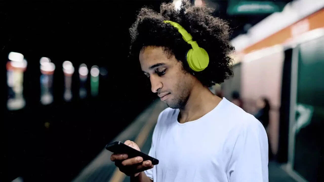 Noise cancelation headphones (1)