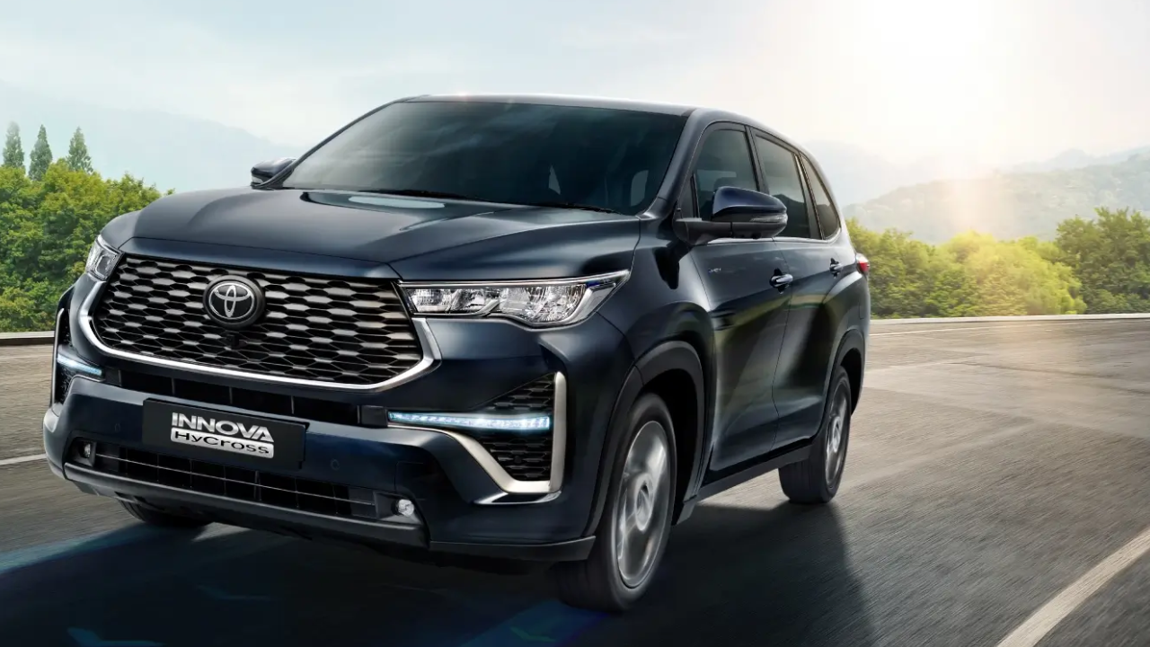Toyota Innova Hycross