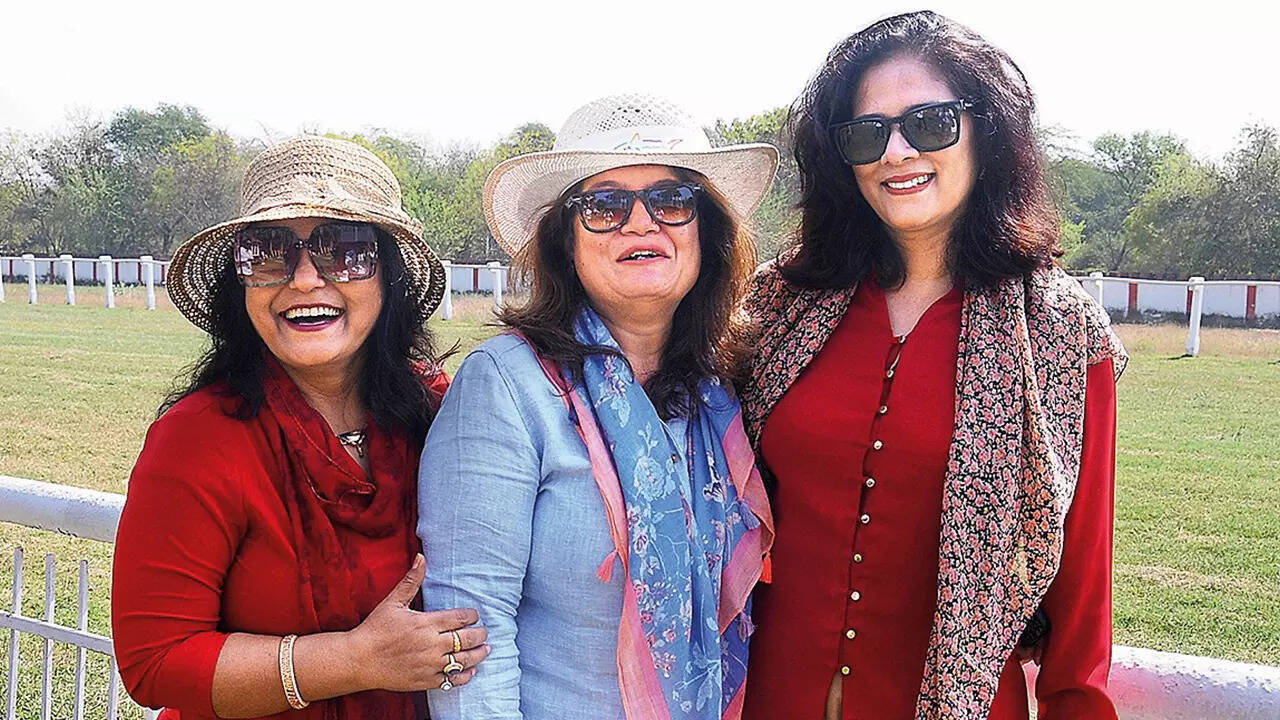 (L-R) Kiran Choudhary, Reena Bist and Archana Thapliyal