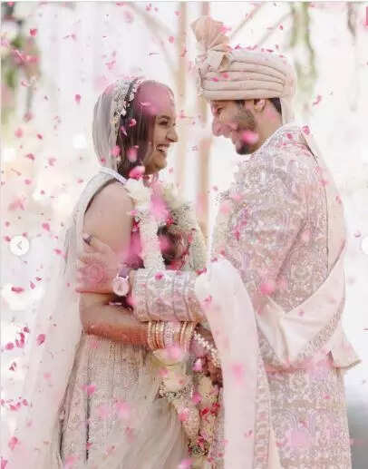 Vidit Gujrathi-Nidhi Kataria's dreamy wedding pic