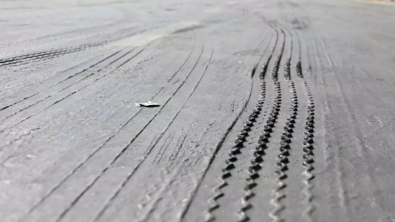 Road 'melts' amid heatwave