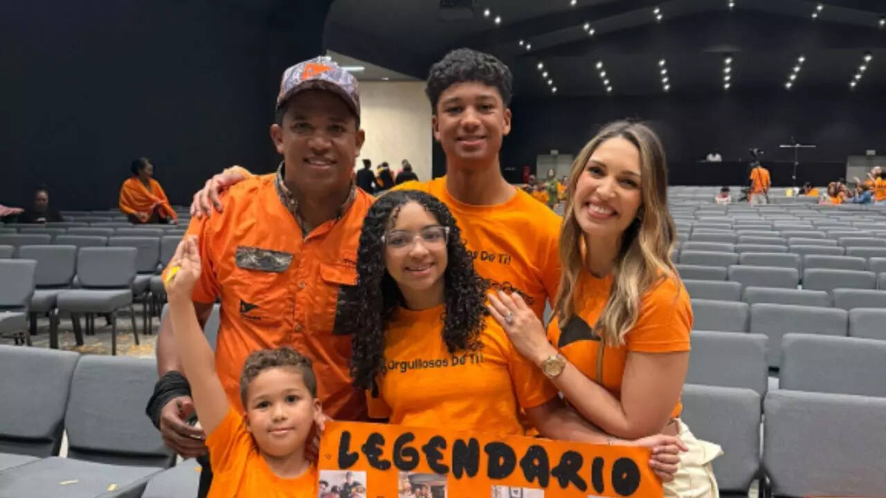 Octavio Dotel with wife and kids