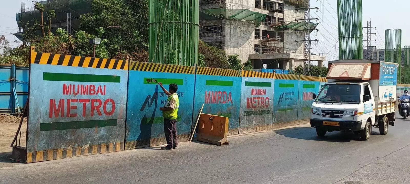 MMRDA officials have instructed the contractor to use Marathi along with English.