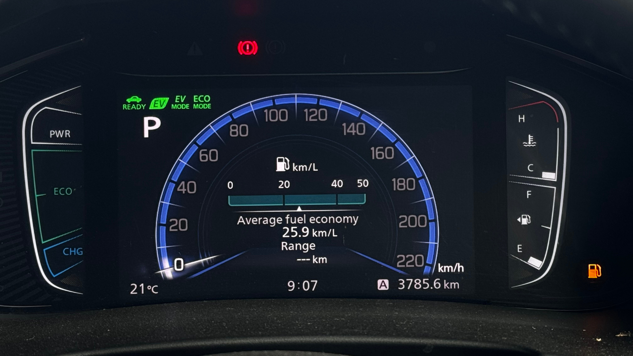 In our test runs the SUV returned a very impressive 25.9 kmpl fuel efficiency