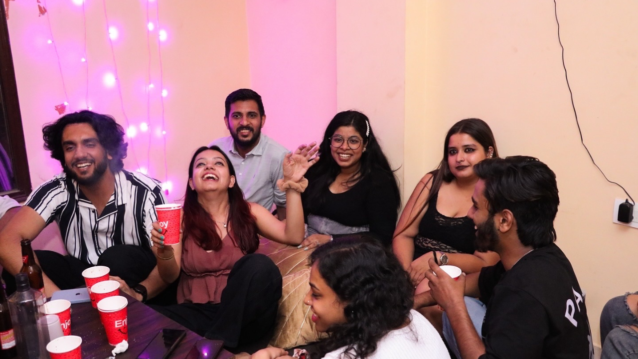 'Ice-breaker sessions help at stranger meetups' (Pic: @chillhousemeet)