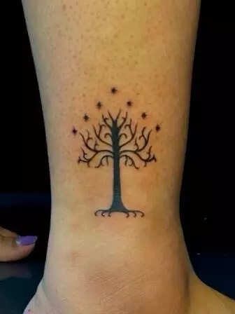 Sihi's LOTR tattoo.