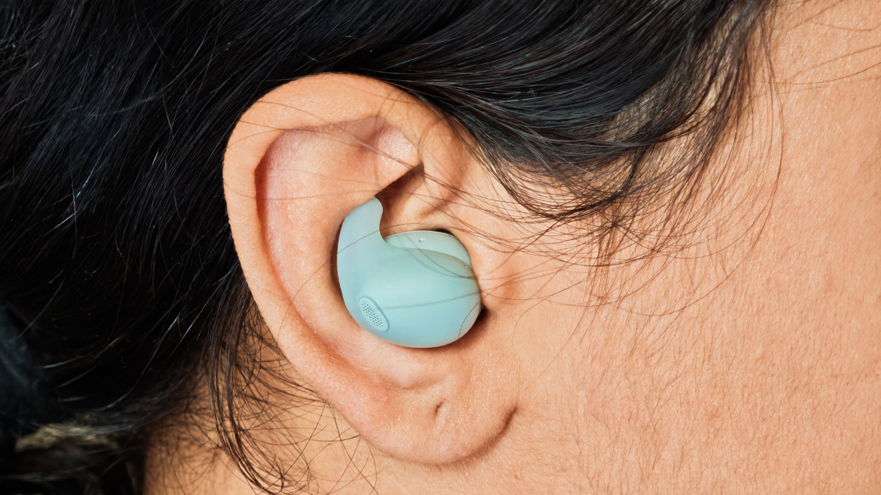 This is how the earbud fits inside the ear