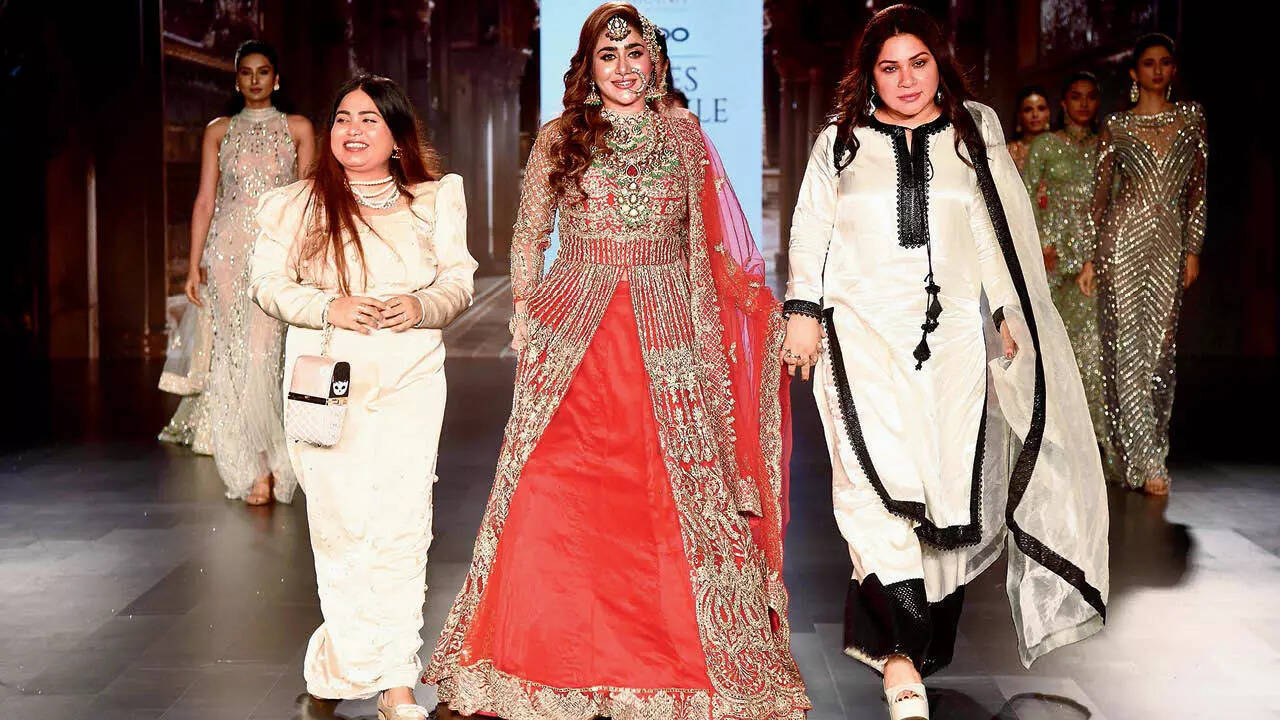 Tehseen Zafar walking for Sana Khan
