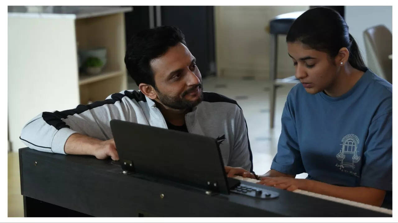 Khushi with Mohammed Zeeshan Ayyub in a still from Criminal Justice: A Family Matter