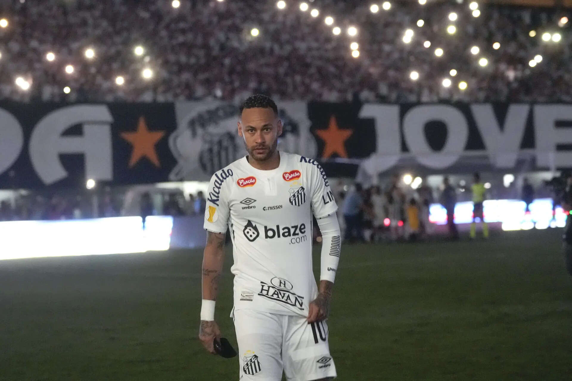 Neymar apologizes for red card in what could be his last game with Brazilian club Santos