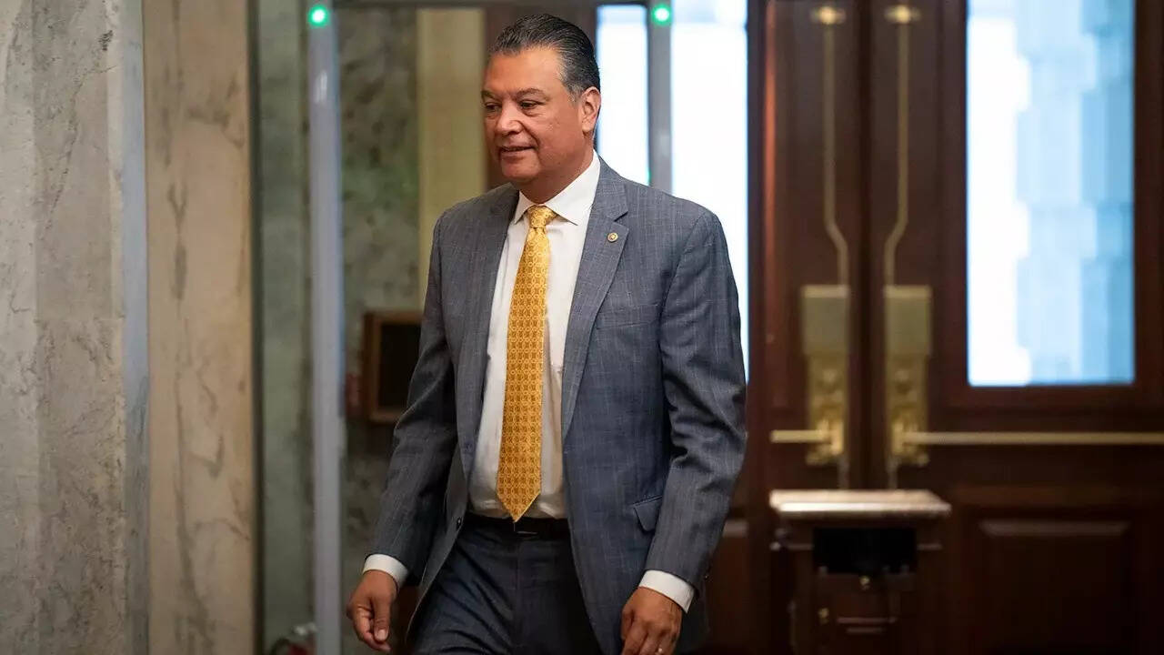 Alex Padilla (4)
