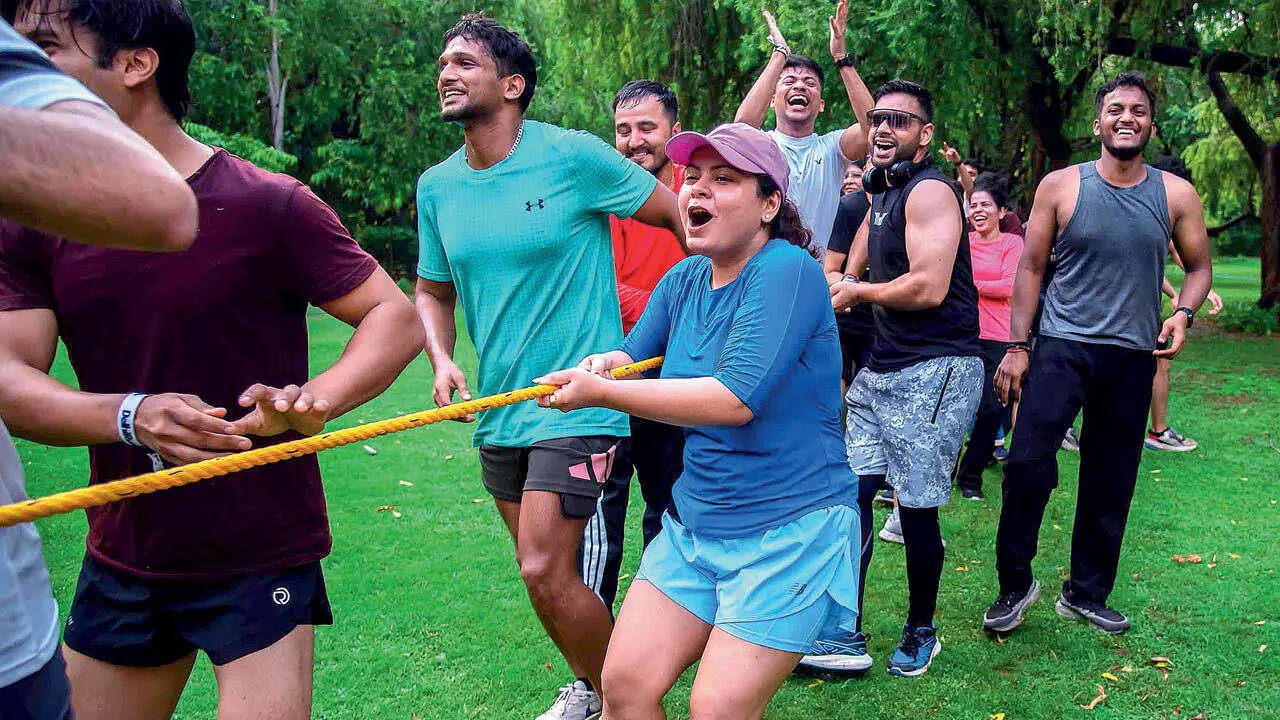 Be it clicking selfies or engaging in a fun game of tug and war, run clubs offer a bonding opportunity to those who attend the community runs