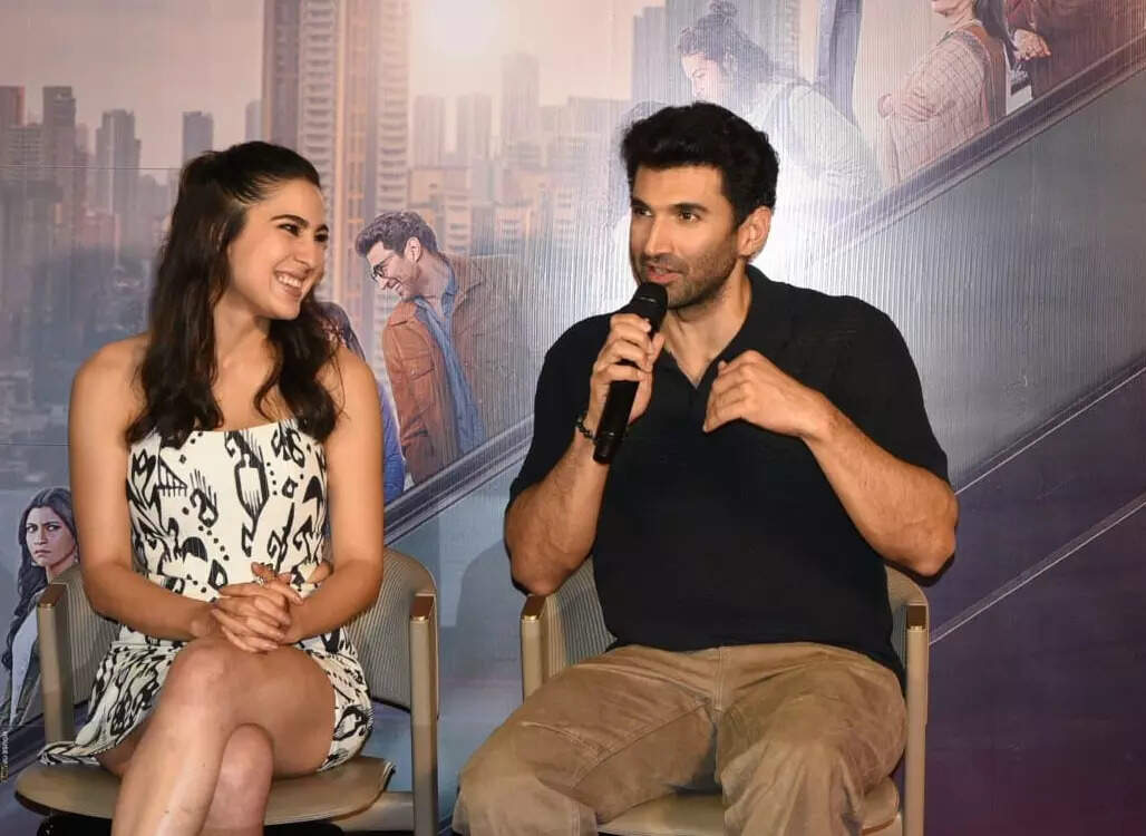 Promotion of upcoming Bollywood film Metro…In Dino in Kolkata_5