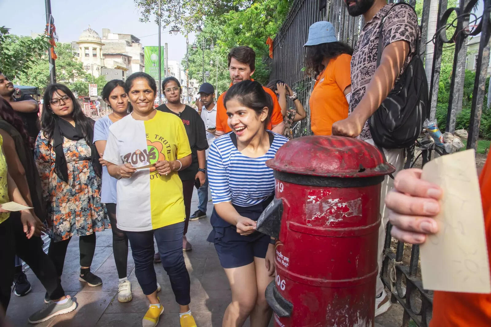 Participants wrote messages to the authorities, pleading for Delhi to become a cycling-safe city, and posted them at the Town Hall