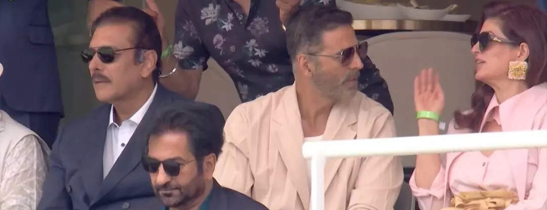 Ravi Shastri, Akshay Kumar, and Twinkle Khanna (Screengrab)
