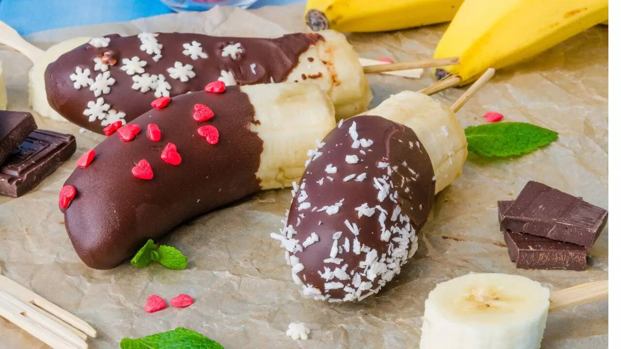 Frozen banana pops