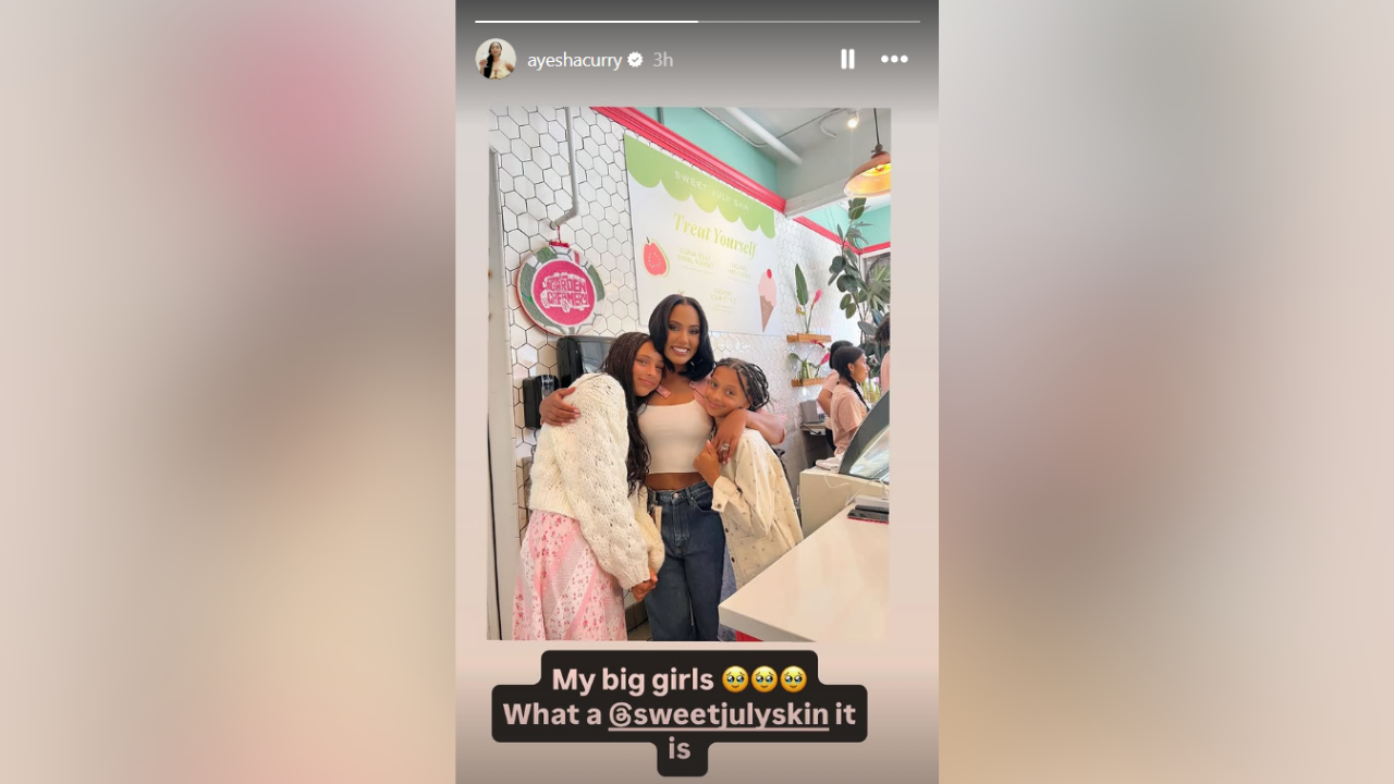 Ayesha Curry & her daughters
