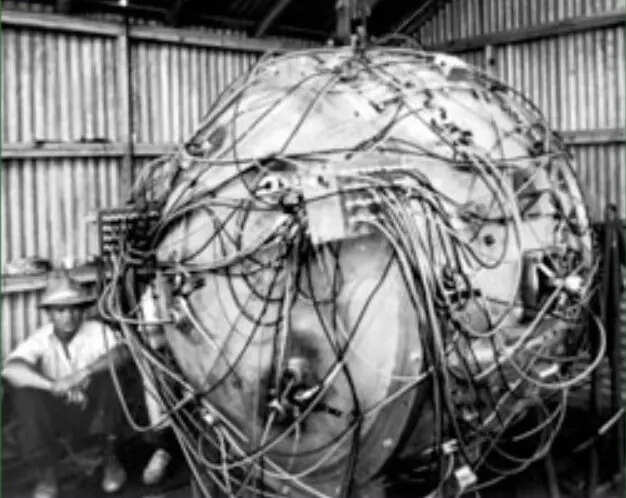 UNIDENTIFIED MAN WITH GADGET SHORTLY BEFORE THE TEST