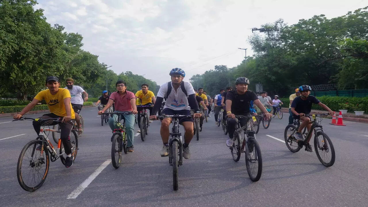 More than 3000 Cycling Clubs are part of the movement and actively participate every Sunday. These cycling drives are conducted by several Khelo India Centres (KICs), Khelo India State Centres of Excellence (KISCEs), SAI Training Centres (STCs), Khelo India Accredited Academies (KIAAs), Regional Centres (RCs), as well as various National Centres of Excellence (NCOEs) across the country.