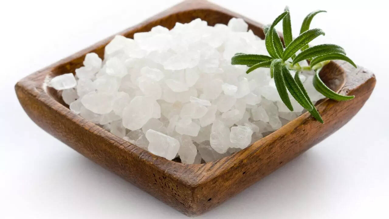 How to place salt in the fridge correctly