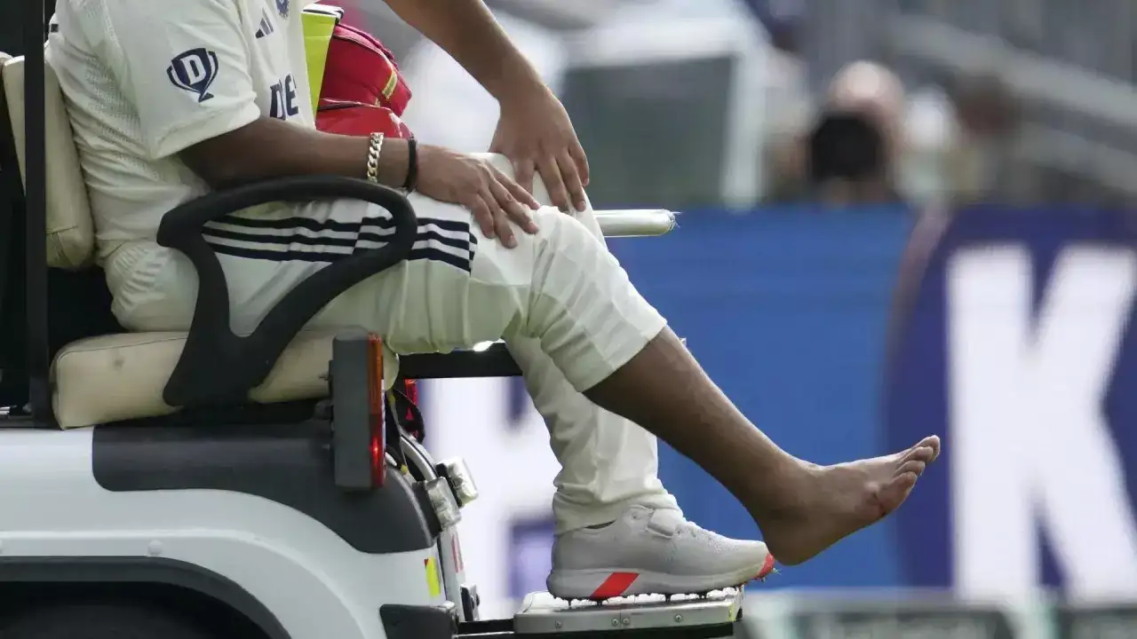 Rishabh Pant had a swelling and blood -stained right leg after delivery on 1 of the fourth Test between India and England in Old Trafford, Manchester. (AP) Rishabh Pant Foot AP