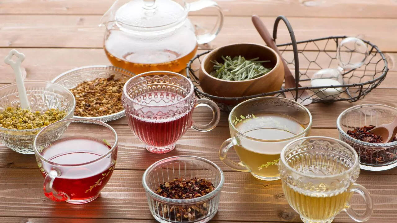 Herbal Teas (Chamomile, Hibiscus)