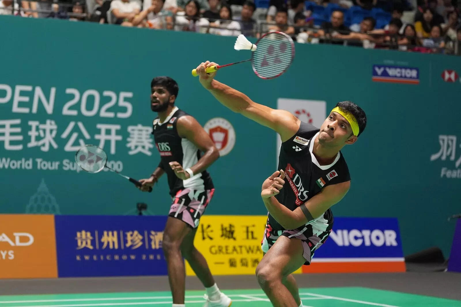 Satwiksairaj Rankireddy (L) and Chirag Shetty (R) in China Open 2025 R16 action (1)
