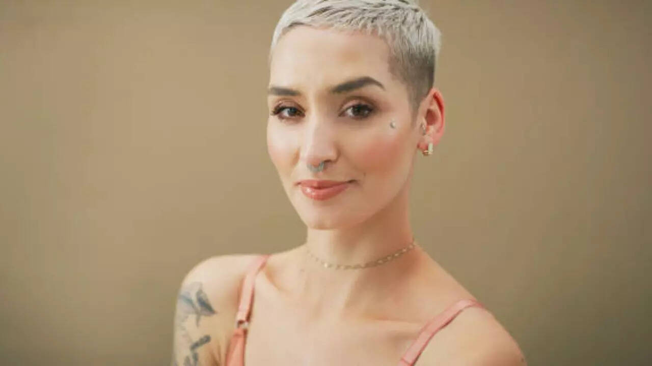Do tattoos and piercings cause hepatitis?