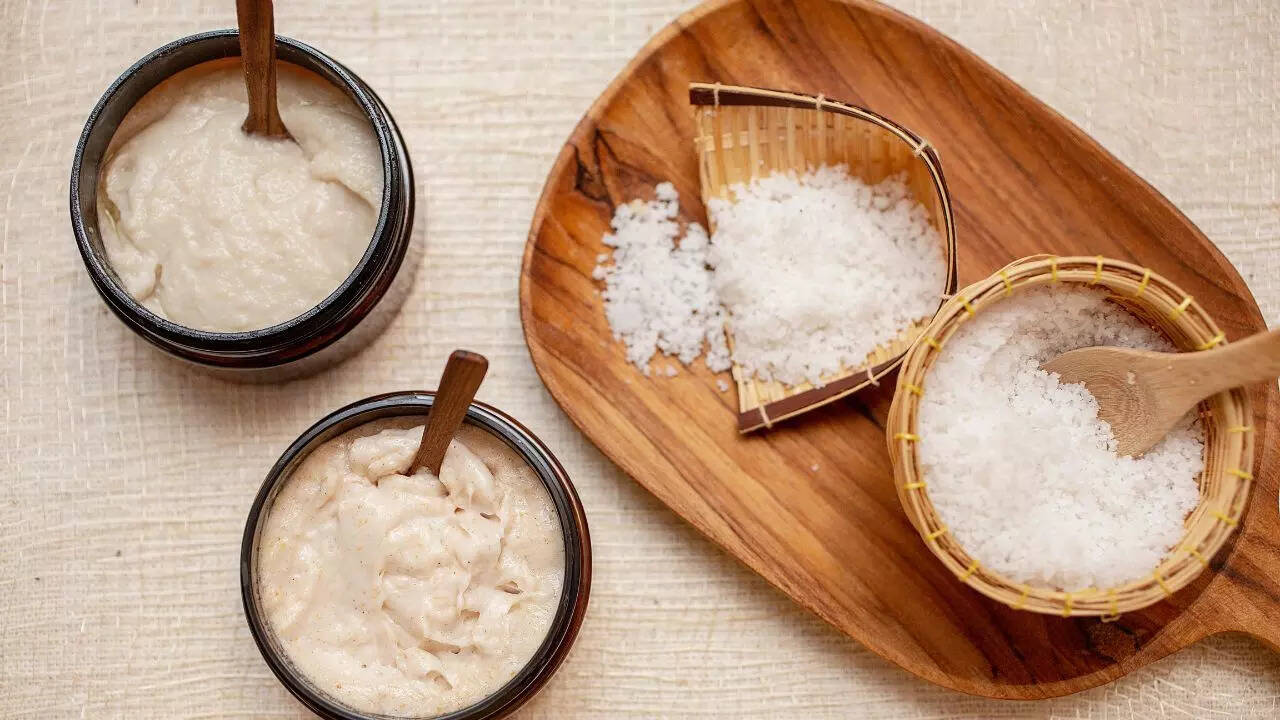 சர்க்கரை மற்றும் ஆலிவ் எண்ணெய் ஸ்க்ரப் எக்ஸ்ஃபோலியேட் மற்றும் ஹைட்ரேட்