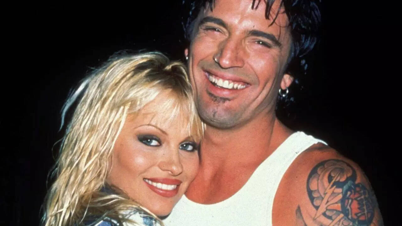 Pamela Anderson (2)
