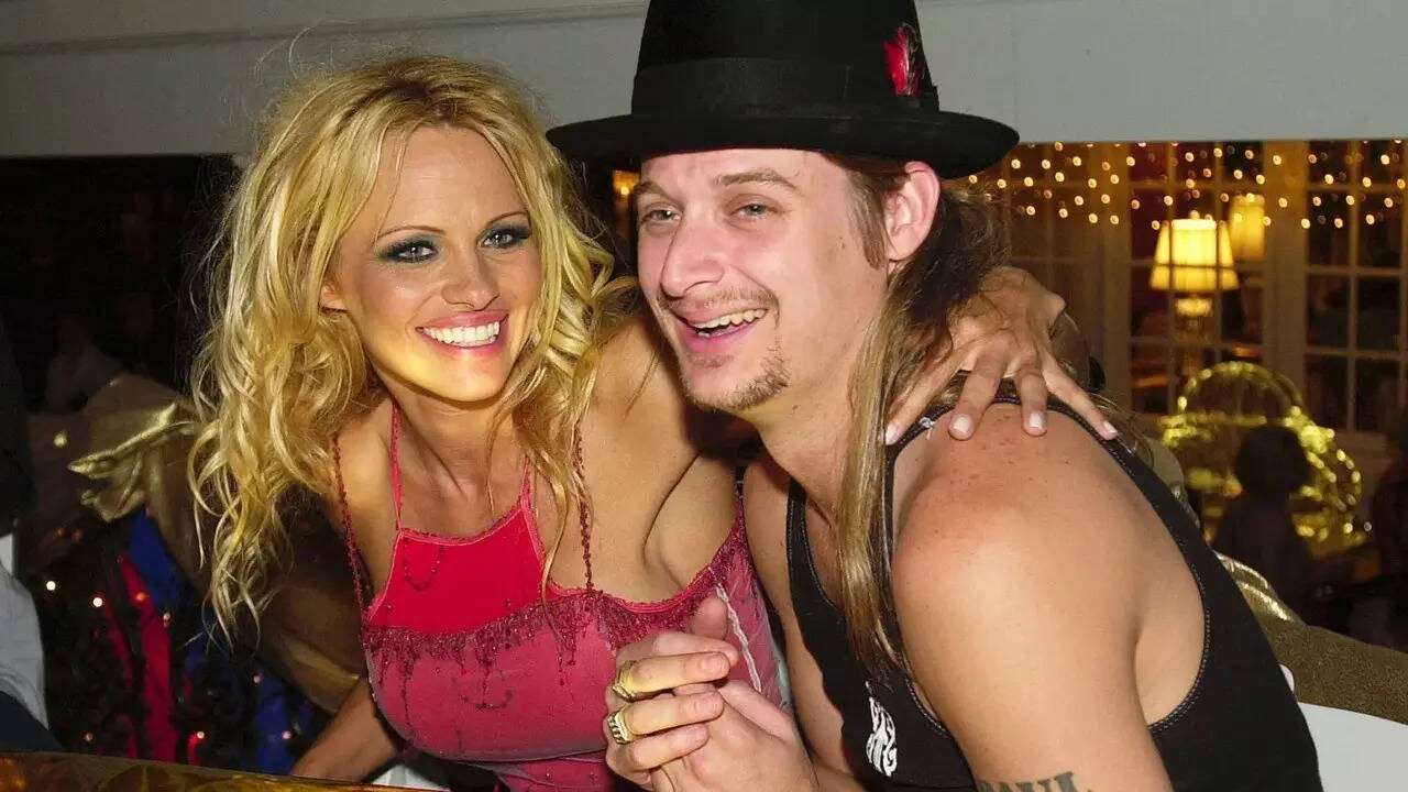 Pamela Anderson (3)