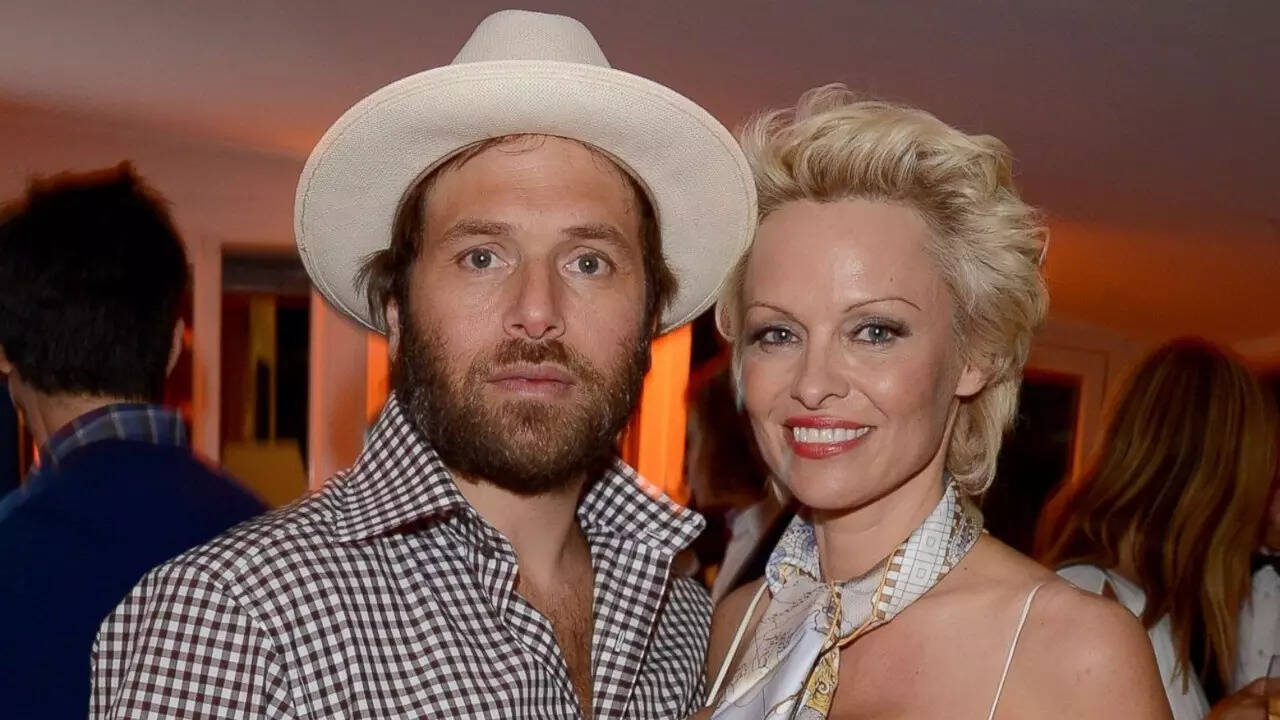 Pamela Anderson (4)