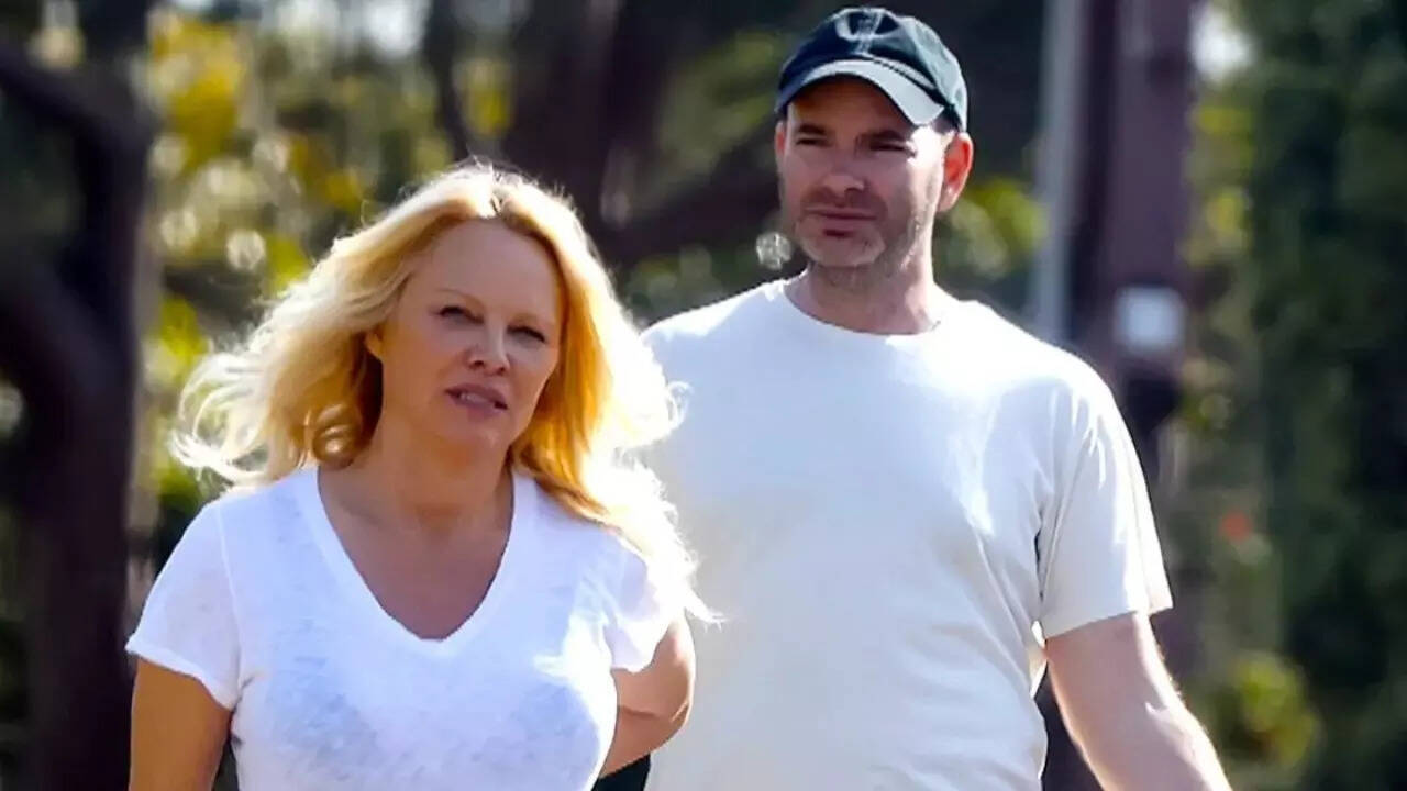 Pamela Anderson (7)