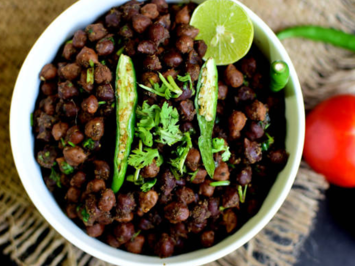 Masala chana (spiced black chickpeas)