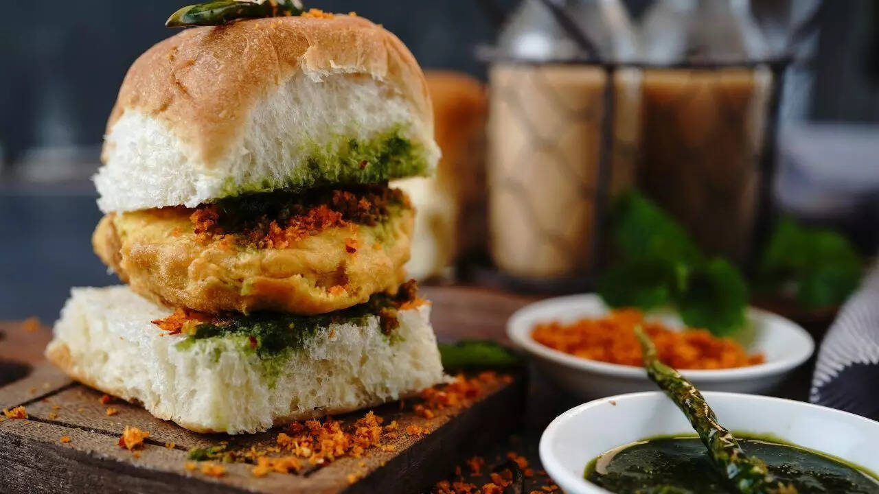 Misal pav made with prebiotic sprouts and moth beans