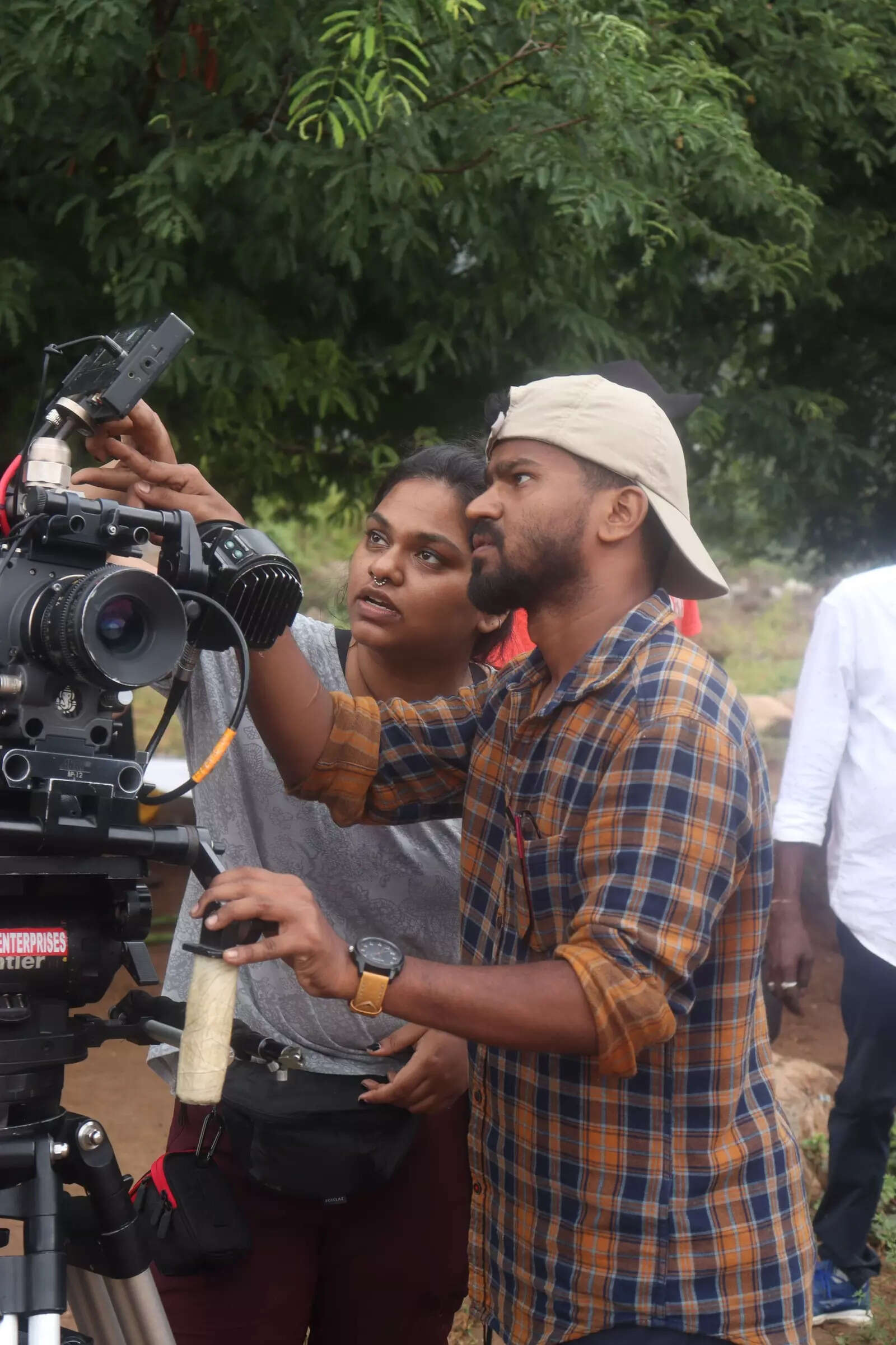 Saravanamuthu Soundarapandi and Meenakshi Soman during the shooting of ‘Little Wings’