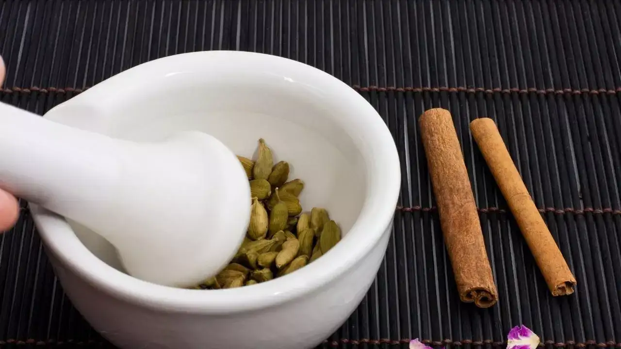 Using cardamom and cinnamon