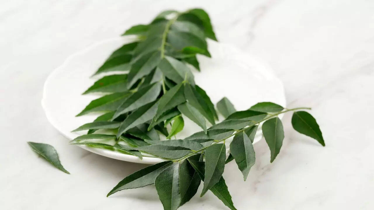 Curry Leaves (Kadi Patta)