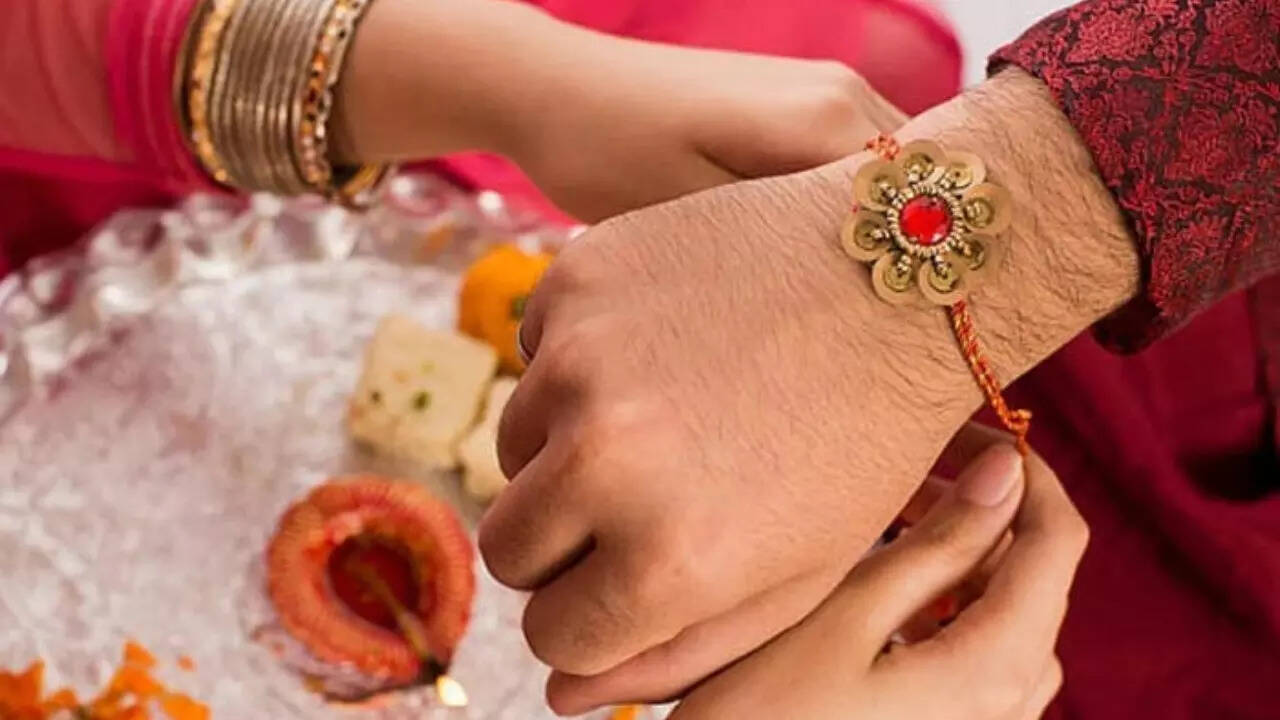 Rakhi (2)