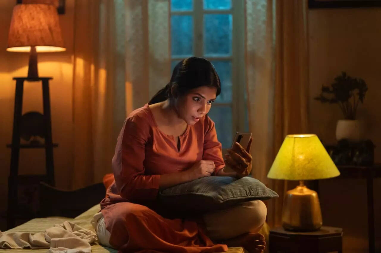 Q Nawshaba Ahmed in 'Joto Kando Kolkatatei'.