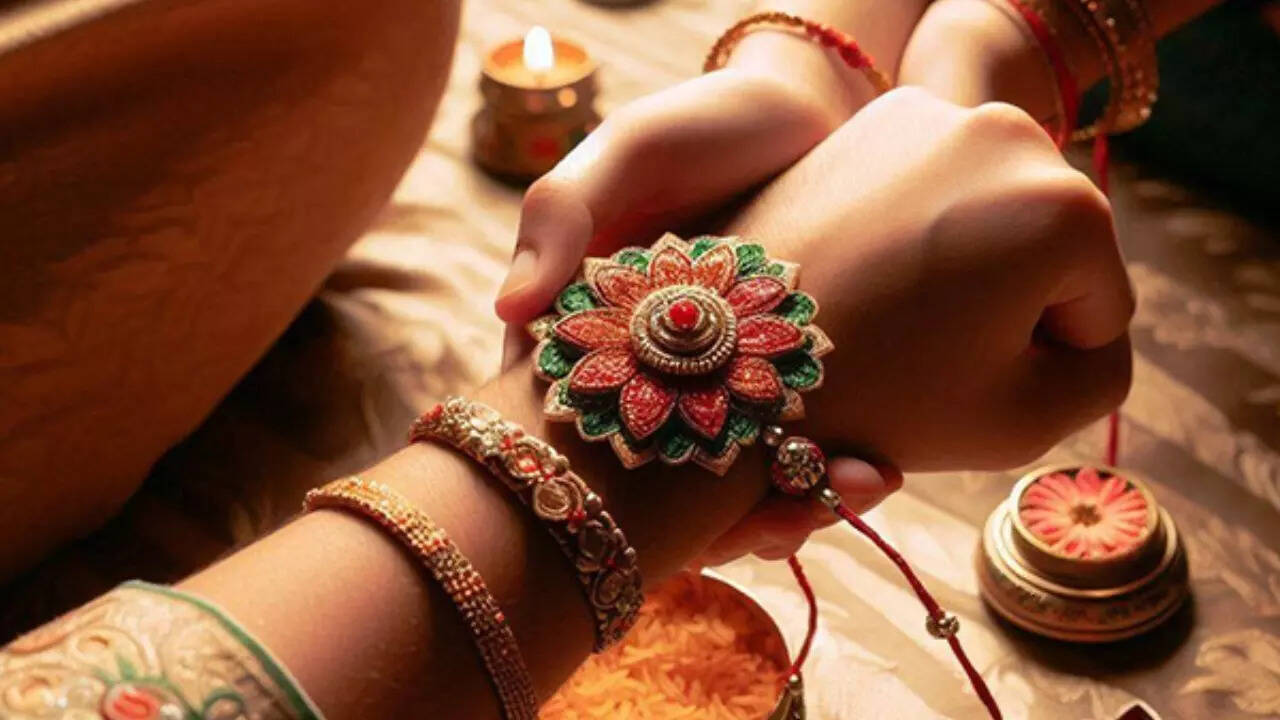 Rakhi (1)